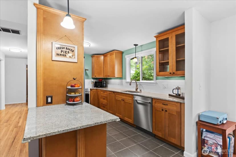 Property photo for 19405 58th Avenue Ne, Kenmore photo 16
