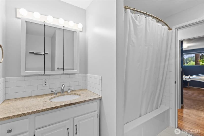 Property photo for 19405 58th Avenue Ne, Kenmore photo 27
