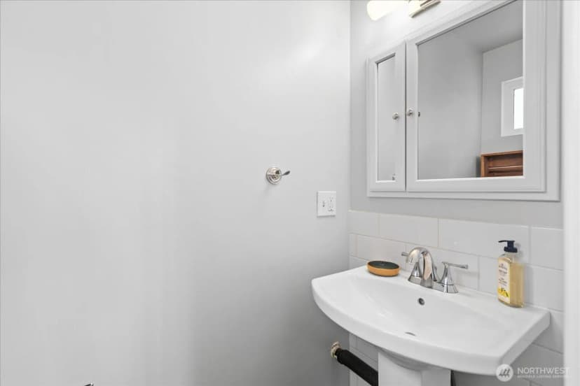 Property photo for 19405 58th Avenue Ne, Kenmore photo 22