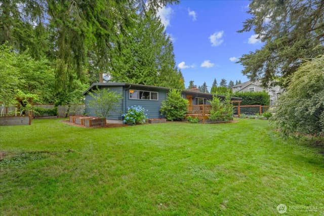 Property photo for 19405 58th Avenue Ne, Kenmore photo 2