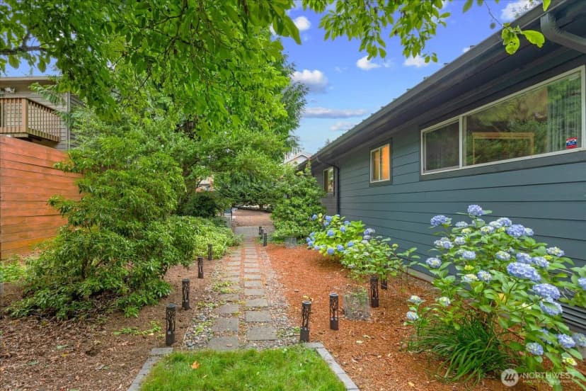 Property photo for 19405 58th Avenue Ne, Kenmore photo 33