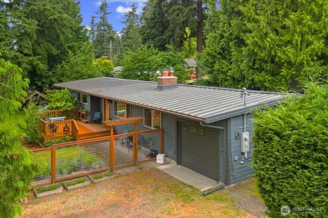 Property photo for 19405 58th Avenue Ne, Kenmore photo 3