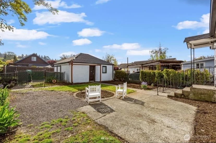 Property photo for 328 Meadow N, Renton photo 16