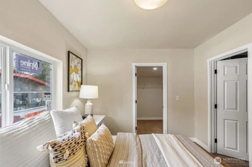 Property photo for 328 Meadow N, Renton photo 12