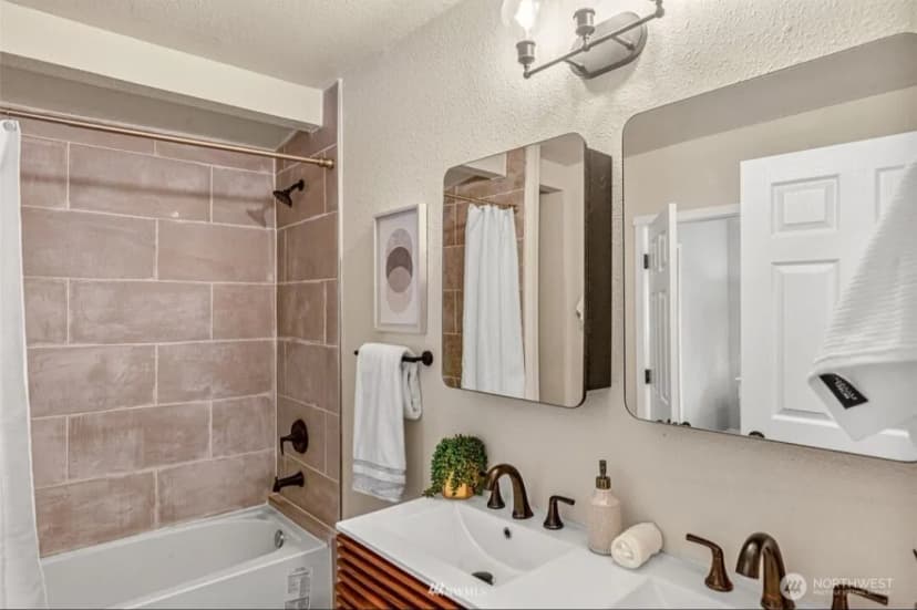 Property photo for 328 Meadow N, Renton photo 15