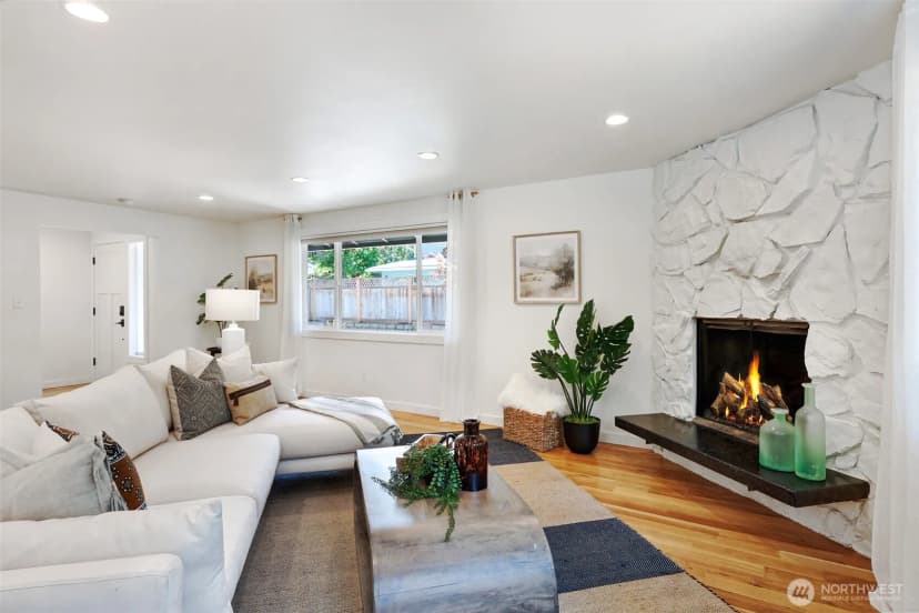 Property photo for 1527 Ne 123rd Street, Seattle photo 7