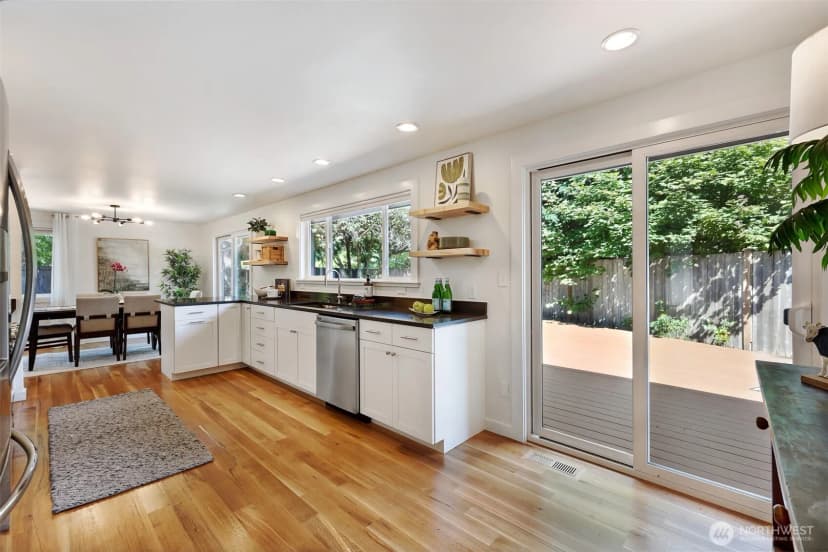 Property photo for 1527 Ne 123rd Street, Seattle photo 17