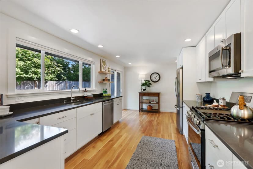 Property photo for 1527 Ne 123rd Street, Seattle photo 16