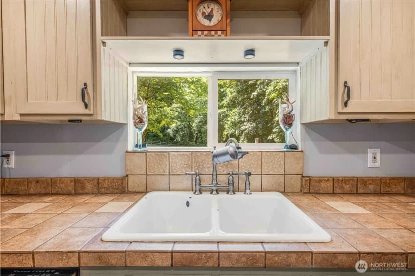 Property photo for 180 Dewatto Road W, Seabeck photo 14