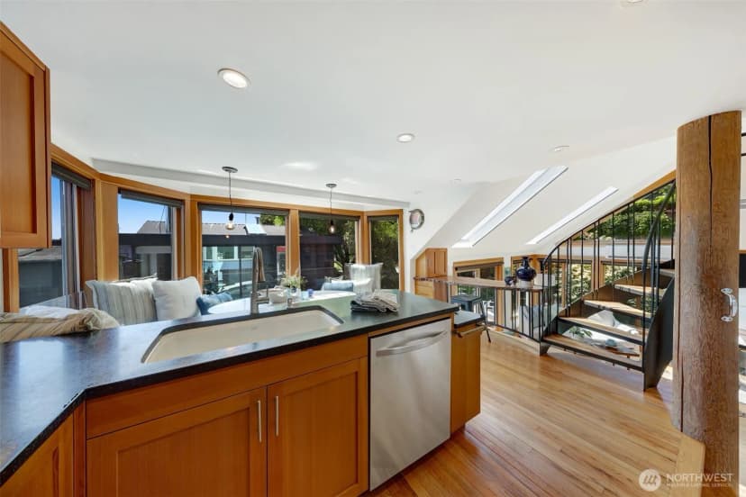 Property photo for 3110 Portage Bay Place E #b, Seattle photo 17