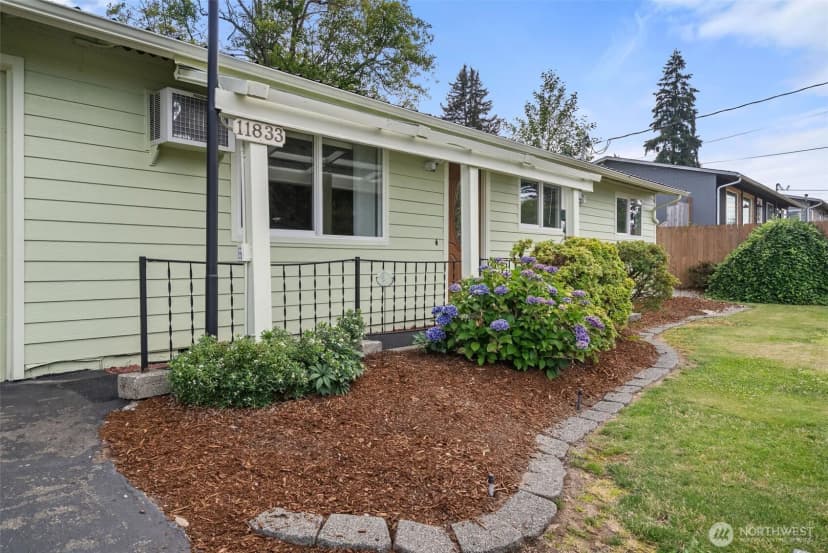 Property photo for 11833 Se 272nd Place, Kent photo 2