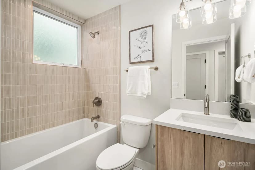 Property photo for 108 29th Avenue E, Seattle photo 13