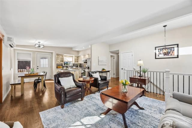 Property photo for 15438 Se 42nd Street, Bellevue photo 3