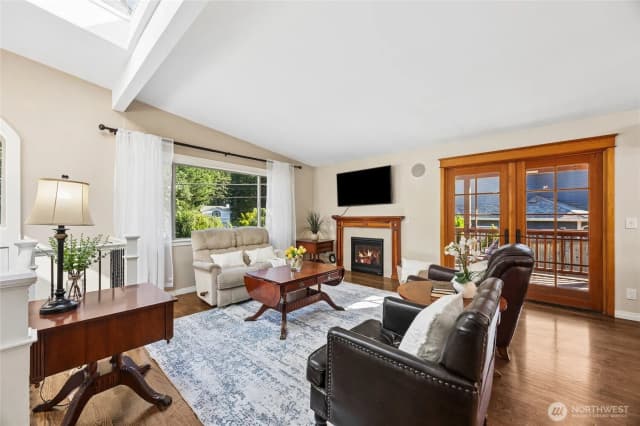 Property photo for 15438 Se 42nd Street, Bellevue photo 2