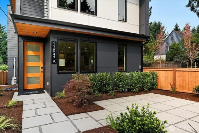 Property photo for 13047 39th Avenue Ne #a, Seattle photo 2