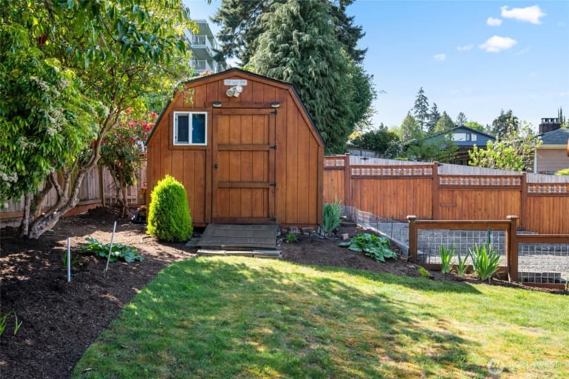 Property photo for 555 4th Avenue S, Edmonds photo 29