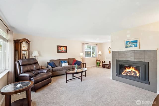 Property photo for 555 4th Avenue S, Edmonds photo 3