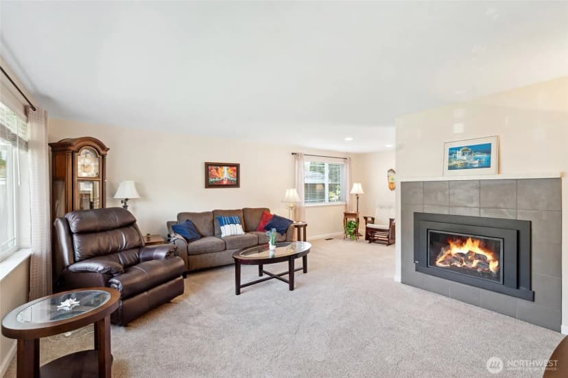 Property photo for 555 4th Avenue S, Edmonds photo 3