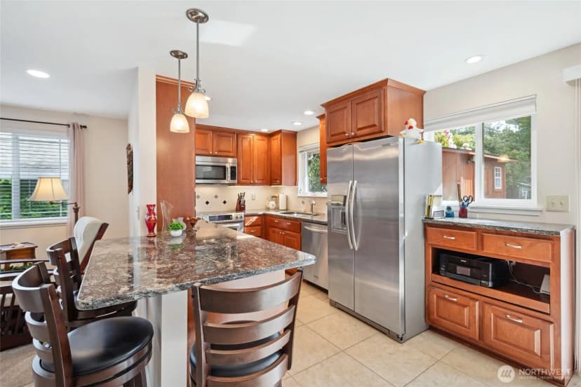 Property photo for 555 4th Avenue S, Edmonds photo 8