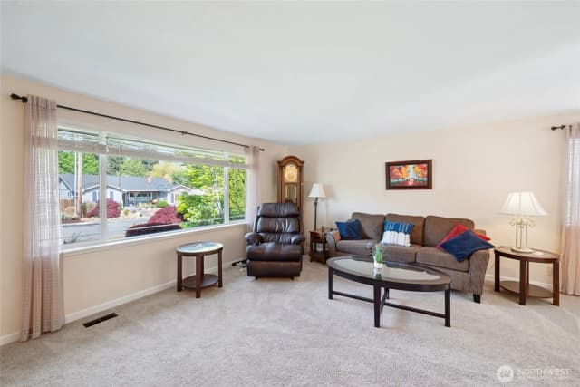 Property photo for 555 4th Avenue S, Edmonds photo 2