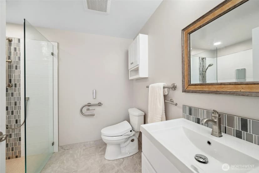 Property photo for 555 4th Avenue S, Edmonds photo 17