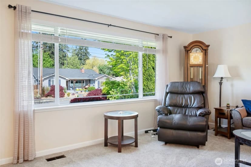 Property photo for 555 4th Avenue S, Edmonds photo 4