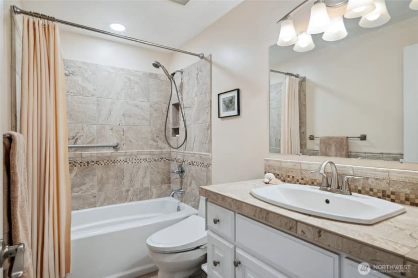 Property photo for 555 4th Avenue S, Edmonds photo 21