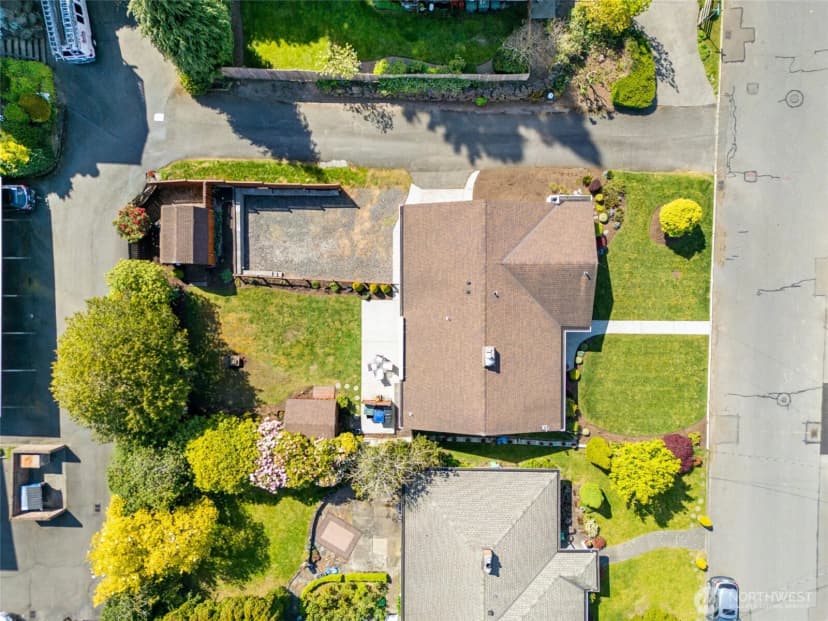 Property photo for 555 4th Avenue S, Edmonds photo 32