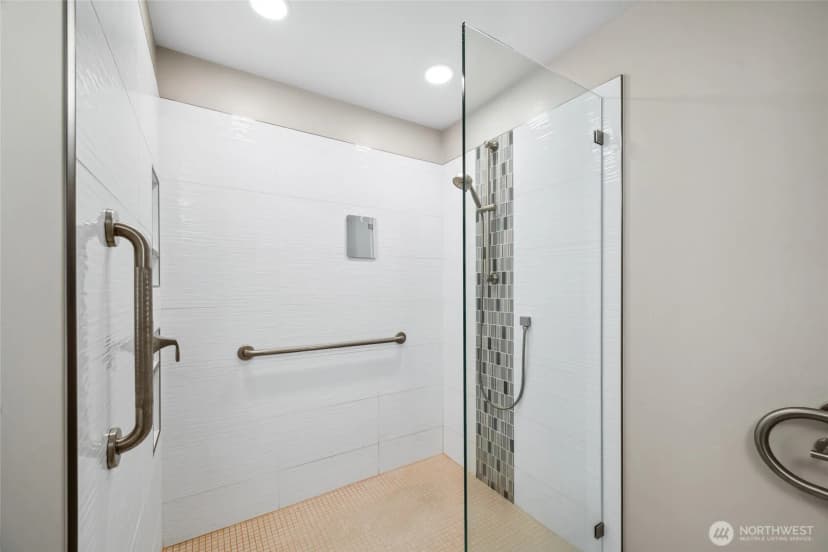 Property photo for 555 4th Avenue S, Edmonds photo 18