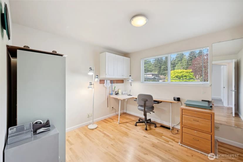 Property photo for 555 4th Avenue S, Edmonds photo 22