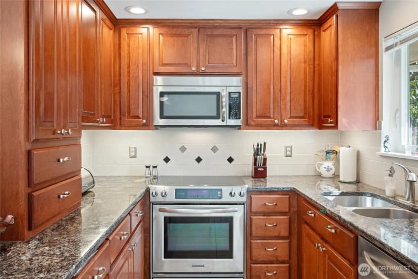 Property photo for 555 4th Avenue S, Edmonds photo 13
