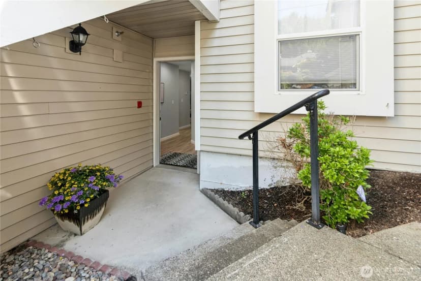Property photo for 2300 Jefferson Avenue Ne #e121, Renton photo 2