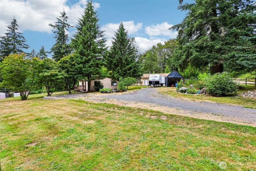 Property photo for 9810 6th Avenue Nw, Tulalip photo 2