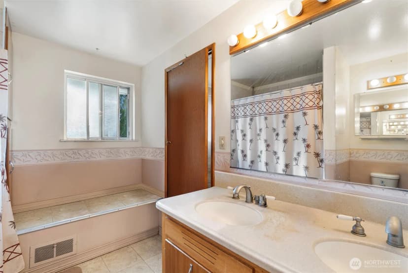 Property photo for 16745 Meridian Avenue N, Seattle photo 17