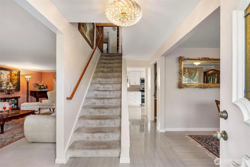 Property photo for 16745 Meridian Avenue N, Seattle photo 3