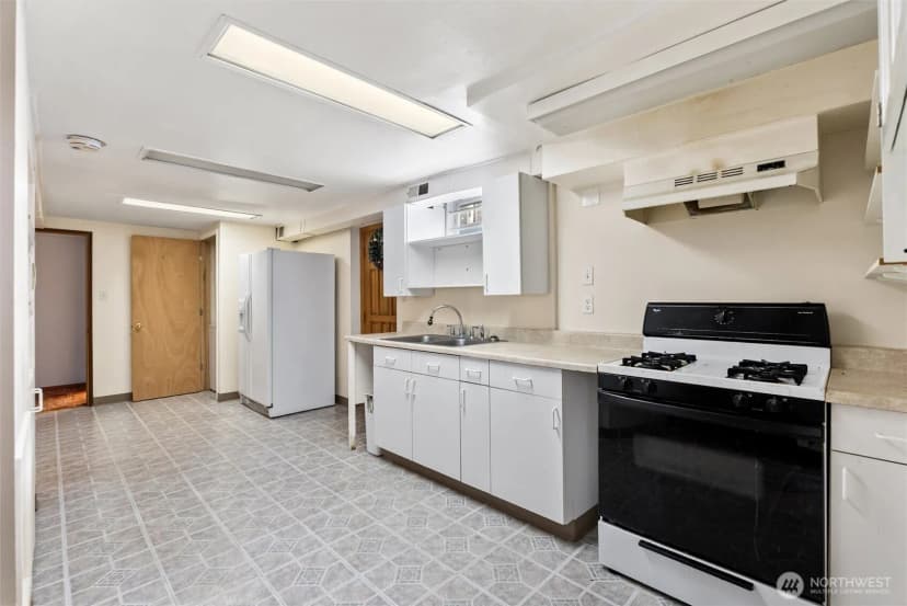 Property photo for 16745 Meridian Avenue N, Seattle photo 37