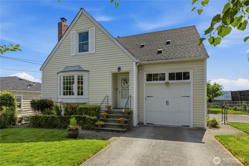Property photo for 324 Stevens Avenue Sw, Renton