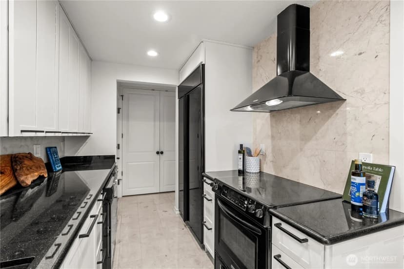 Property photo for 2501 Canterbury Lane E #203, Seattle photo 12
