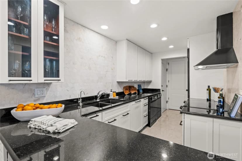 Property photo for 2501 Canterbury Lane E #203, Seattle photo 14