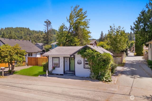 Property photo for 60 2nd Avenue Ne, Issaquah photo 2