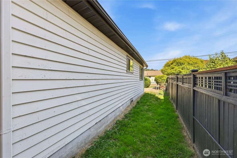 Property photo for 12215 44th Avenue S, Tukwila photo 24