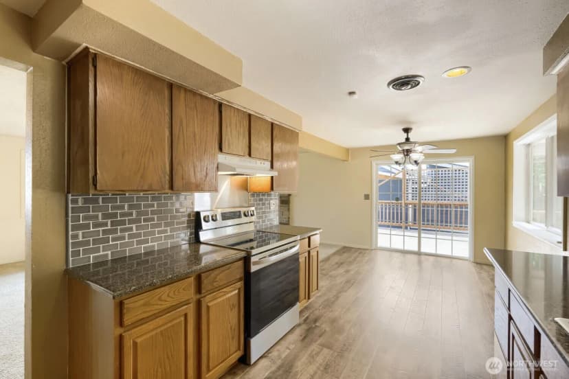 Property photo for 7718 S 120th St, Seattle photo 4