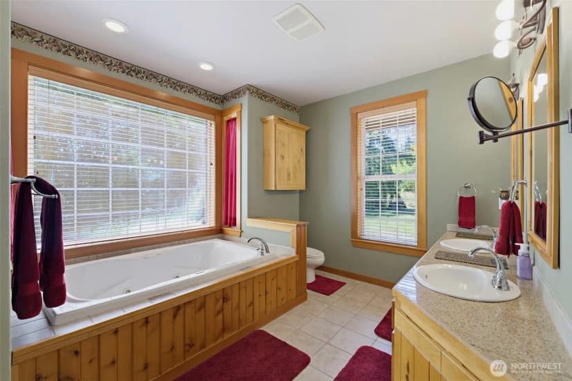 Property photo for 10710 417th Street E, Eatonville photo 16