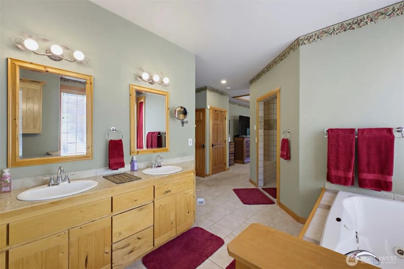 Property photo for 10710 417th Street E, Eatonville photo 15