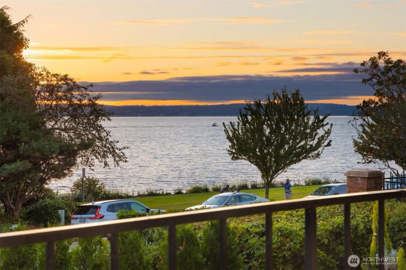Property photo for 6436 Lake Washington Boulevard Ne #5, Kirkland photo 2
