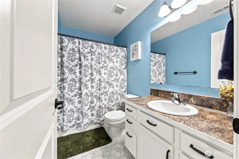 Property photo for 301 135th Place Se, Rainier photo 25