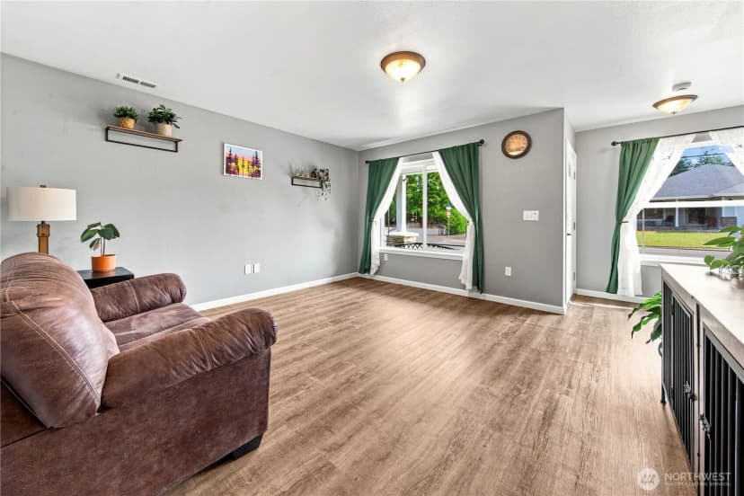 Property photo for 301 135th Place Se, Rainier photo 16