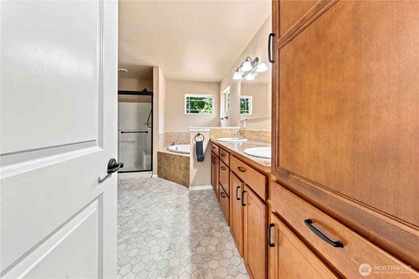 Property photo for 301 135th Place Se, Rainier photo 33