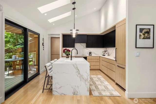Property photo for 5 Lindley Road, Mercer Island photo 4
