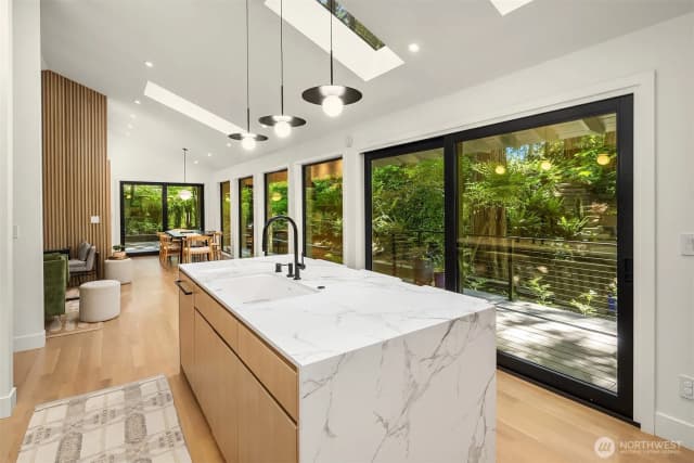 Property photo for 5 Lindley Road, Mercer Island photo 3